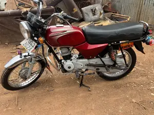 Bajaj Boxer 100 2025 Red