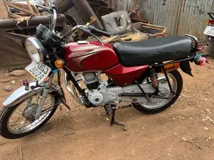 Bajaj Boxer 100 2025 Red