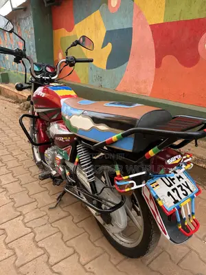 TVS HLX 125 2021 Red