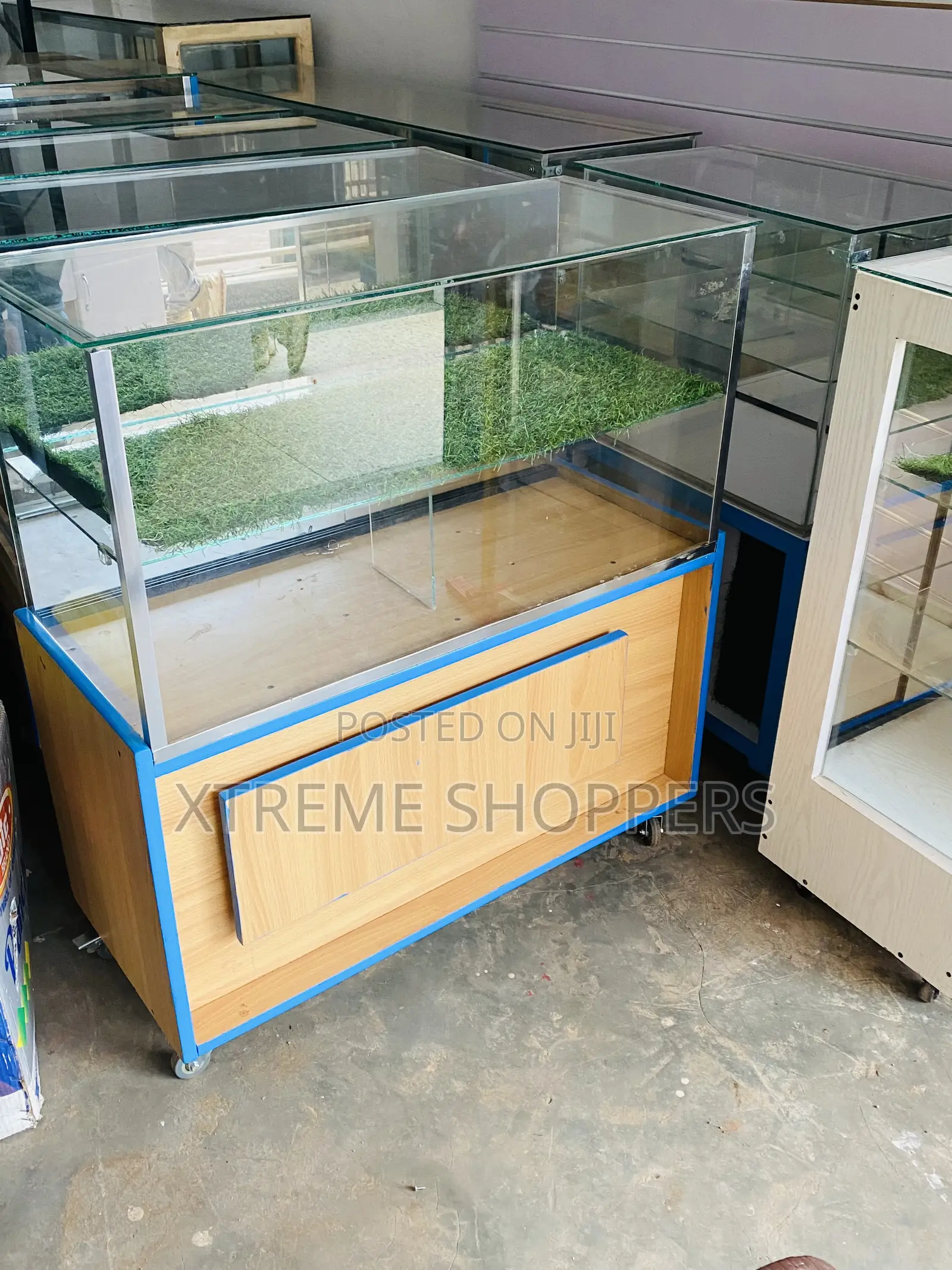 Display Center / Displays - Counter / Phone Display