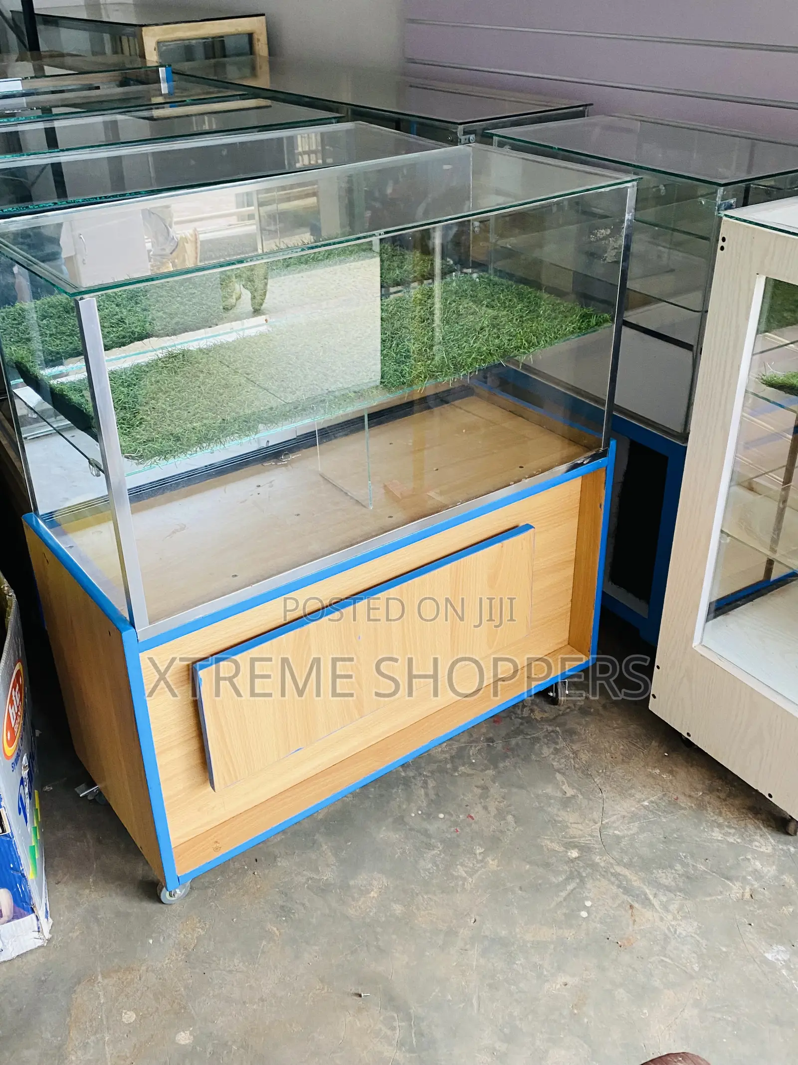 White Coner Phone Display /Counter -transparency