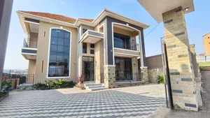 5bdrm Duplex in Fs Properties Ltd, Nakawa for sale