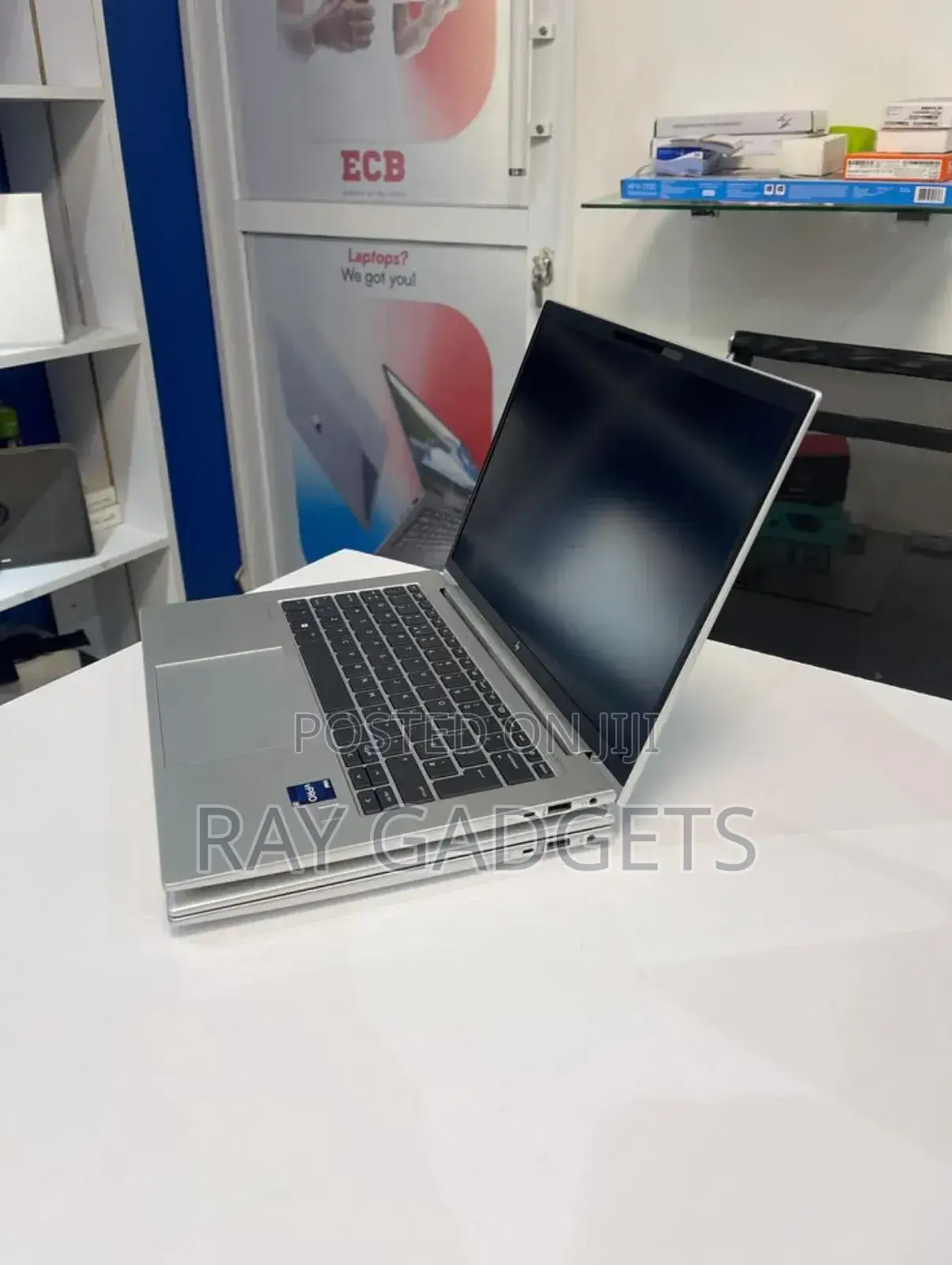 New Laptop HP EliteBook 840 G9 8GB Intel Core i7 SSD 256GB