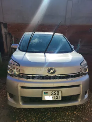 Toyota Voxy 2013 Silver