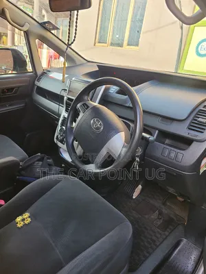 Toyota Voxy 2013 Silver