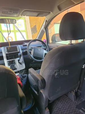 Toyota Voxy 2013 Silver