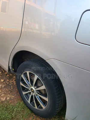 Toyota Voxy 2013 Silver