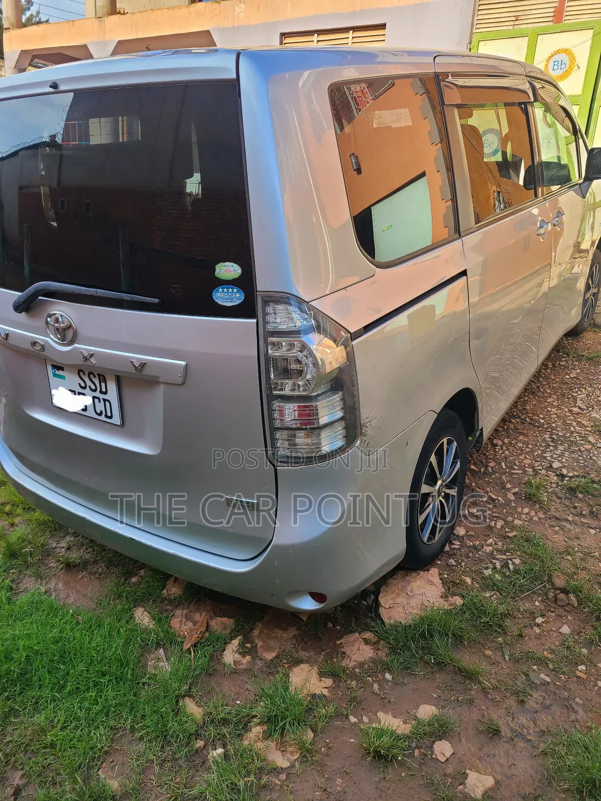 Toyota Voxy 2013 Silver