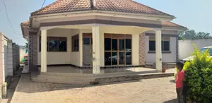 Furnished 4bdrm Bungalow in Royale Estate, Busukuma for sale