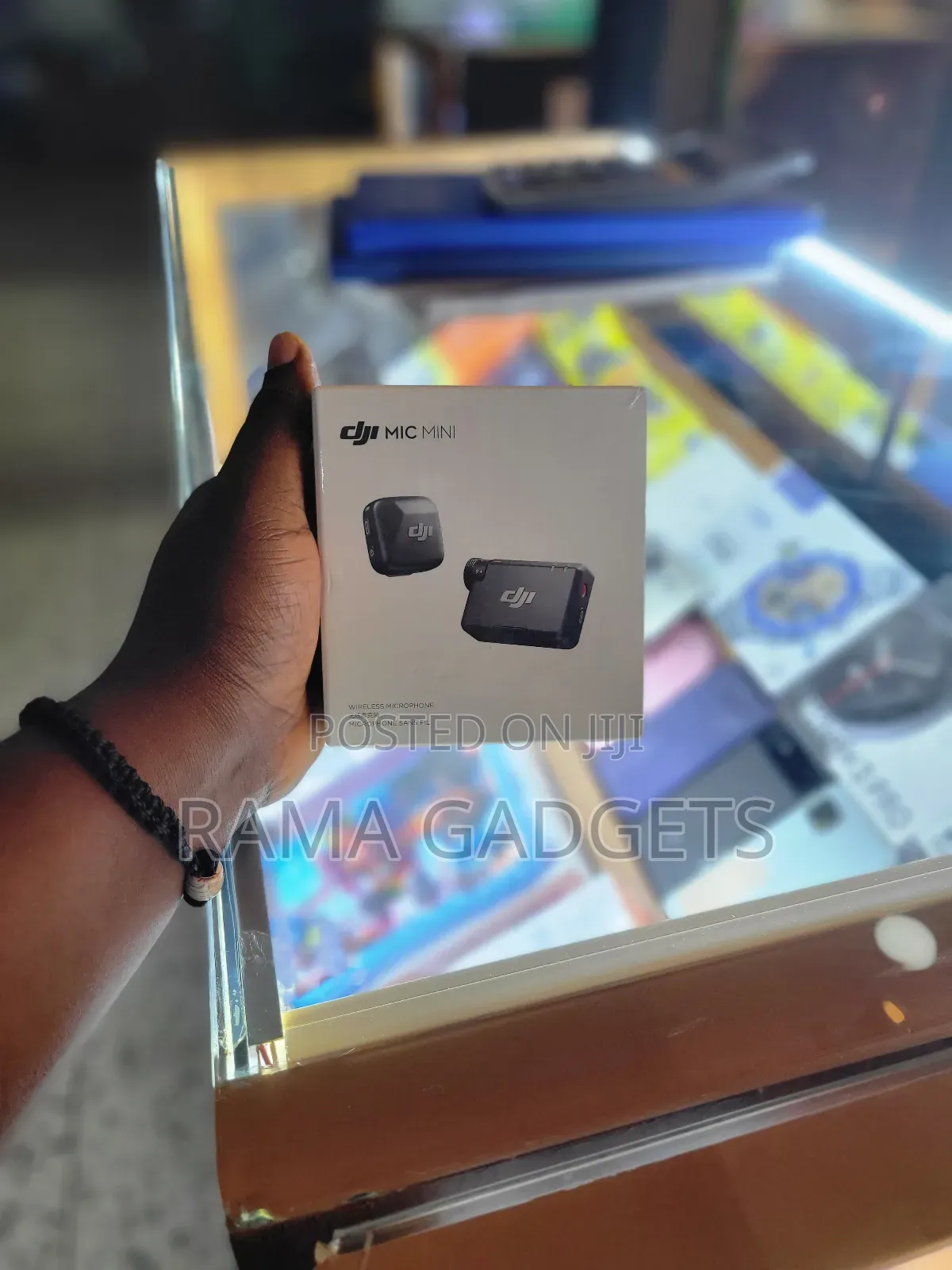 Dji Mic Mini, a Compact and Lightweight Wireless Microphone