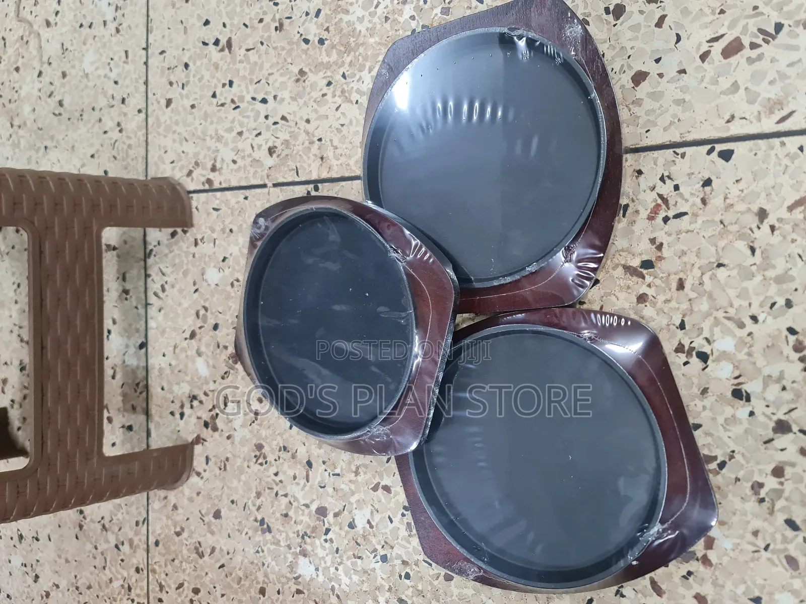 Round Cast Iron Plate With Wooden Underliner