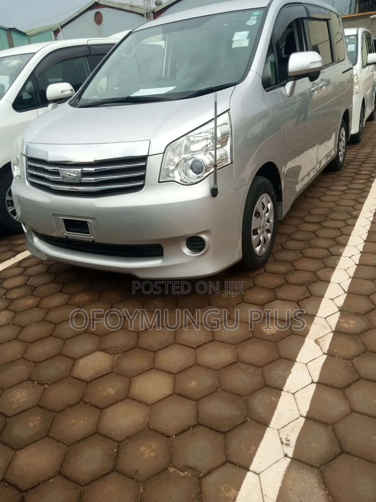 Toyota Noah 2013 Silver