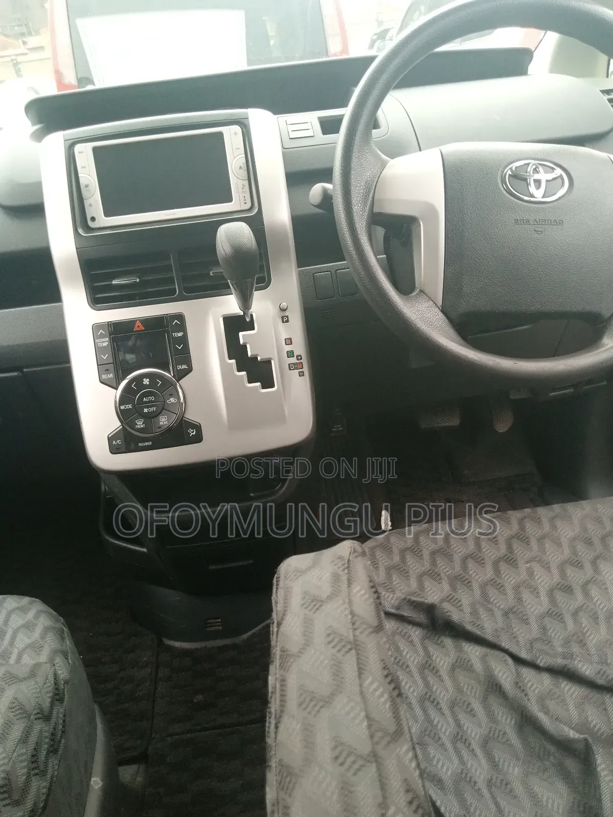 Toyota Noah 2013 Silver