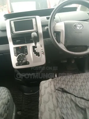 Toyota Noah 2013 Silver
