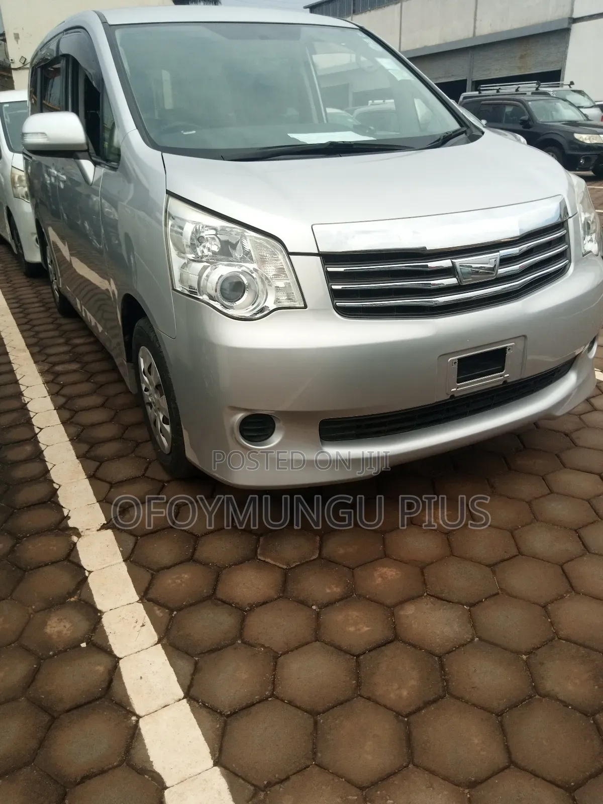 Toyota Noah 2013 Silver
