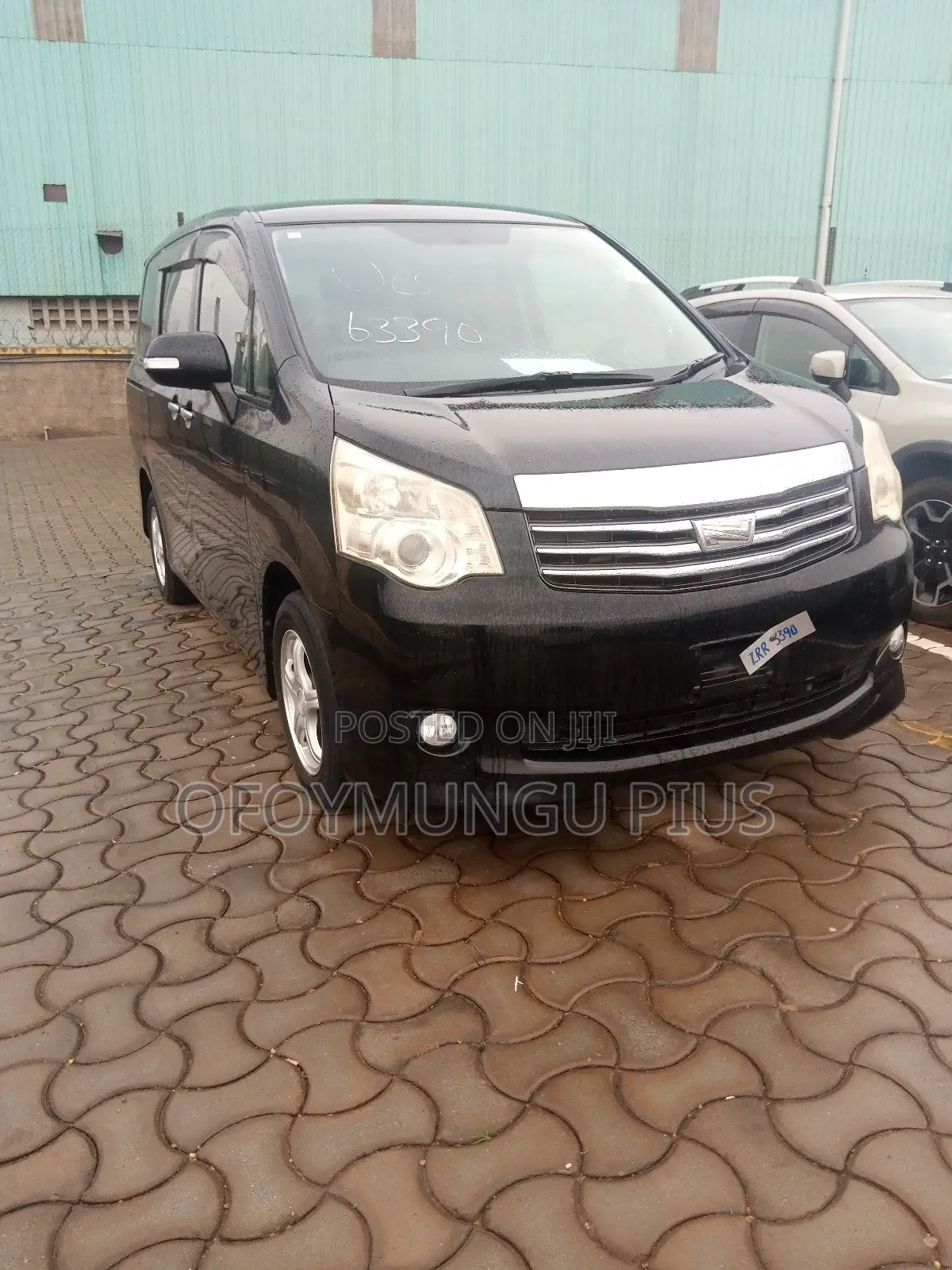 Toyota Noah 2013 Black