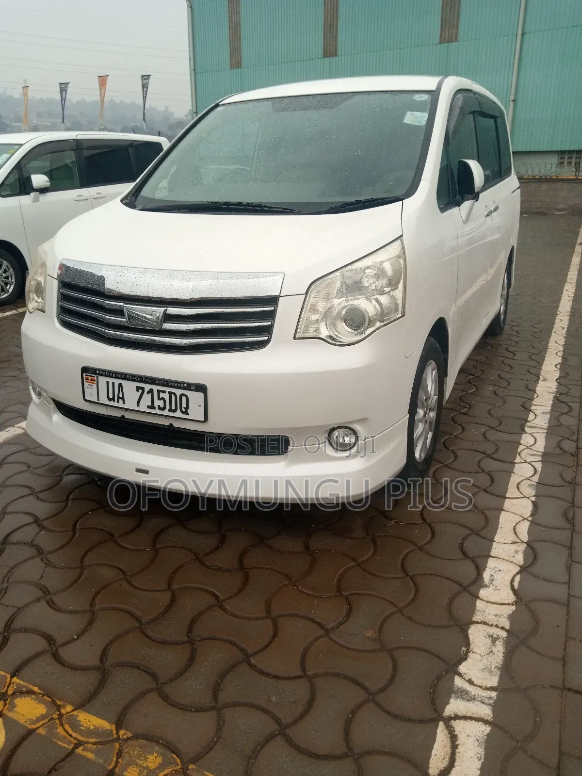 Toyota Noah 2010 White