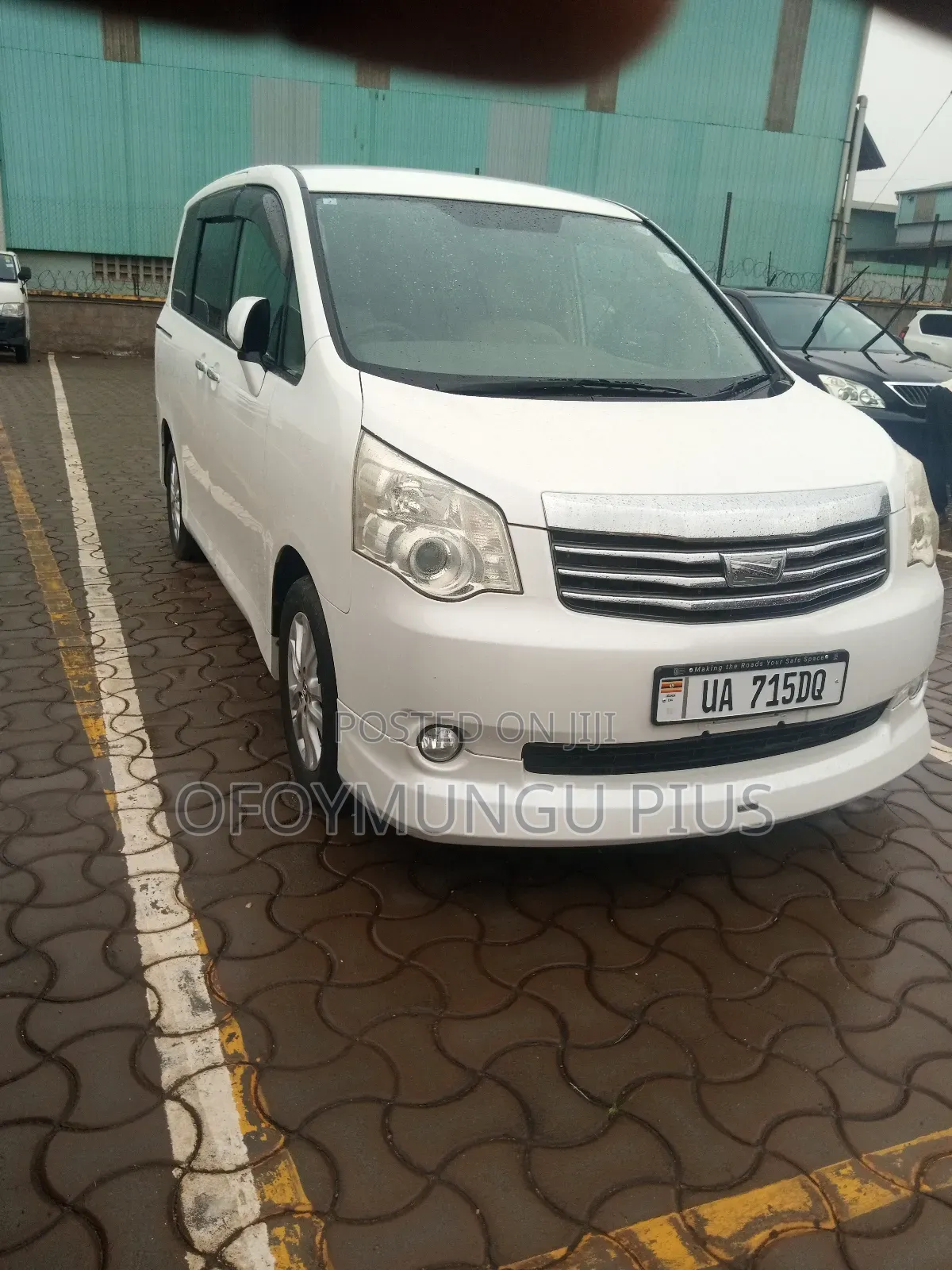Toyota Noah 2010 White