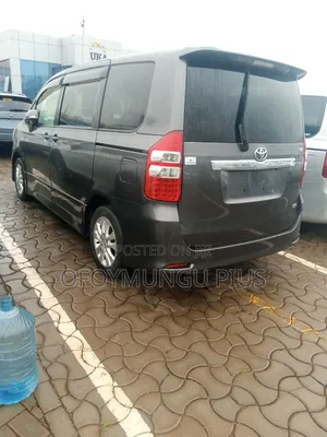 Toyota Noah 2013 Gray
