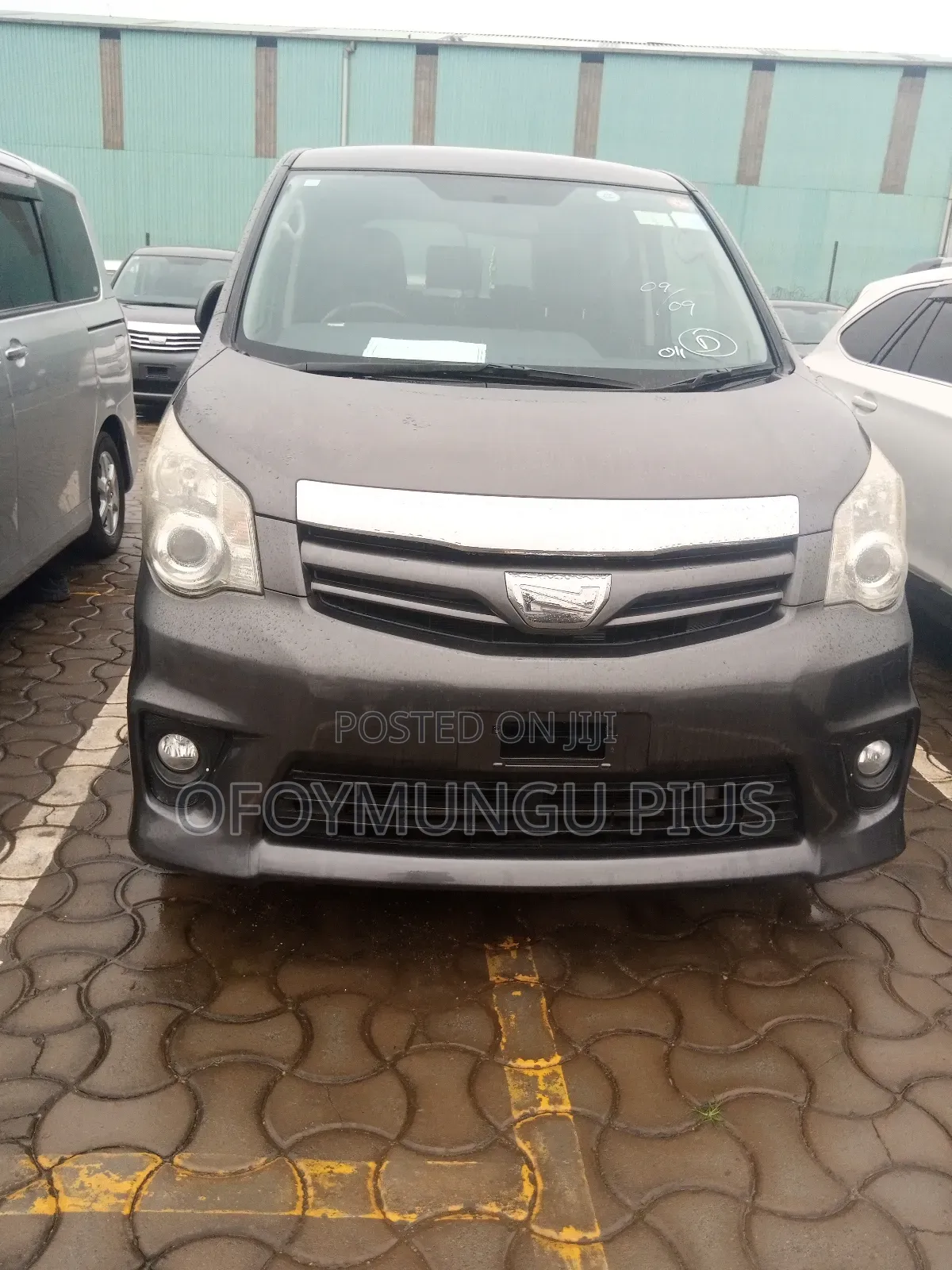 Toyota Noah 2013 Gray