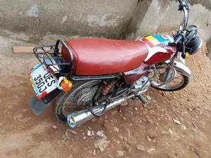 Bajaj Boxer 100 2019 Red