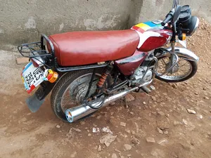 Bajaj Boxer 100 2019 Red