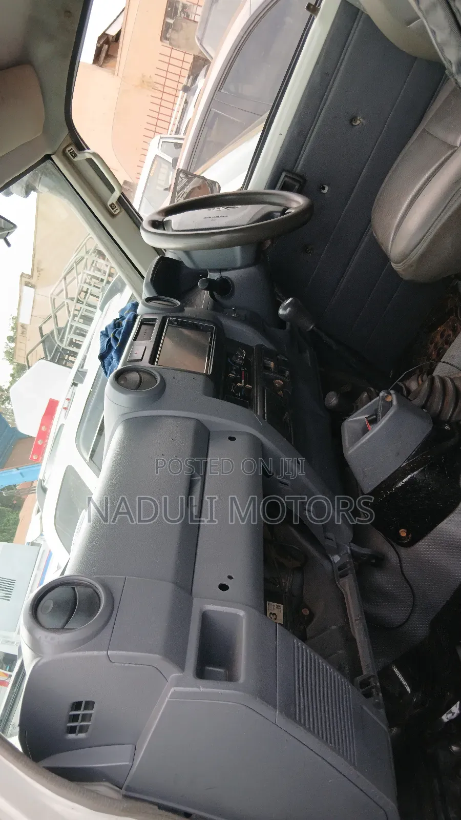 Toyota Land Cruiser 2010 White