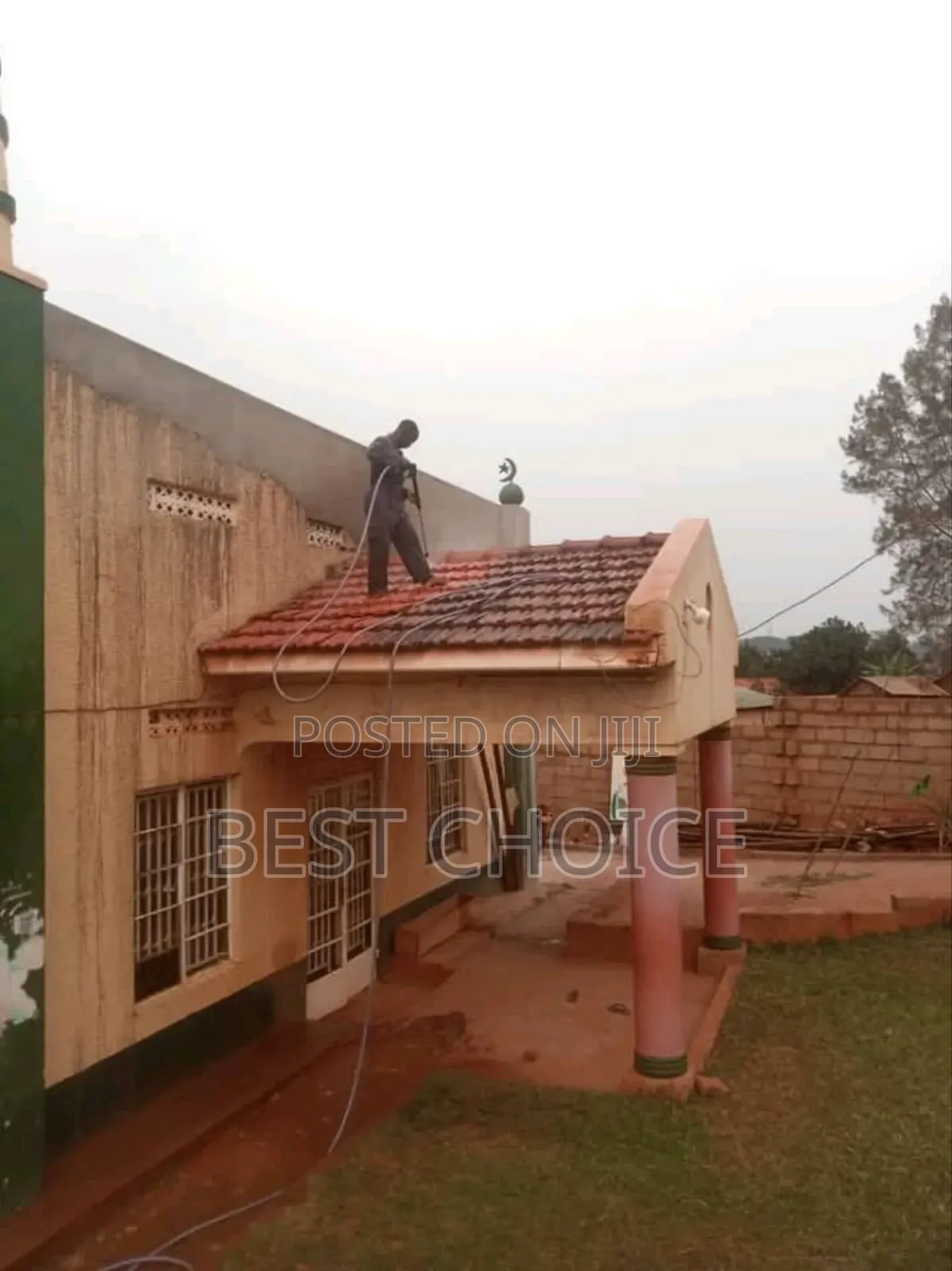 Expert Roof Cleaning Services for a Bright Space