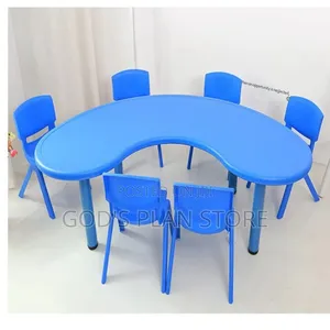 Kids/Baby Moon Shaped Plastic Table and Chairs Plastic Table and Chair