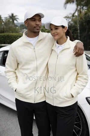 Column Full Zipper Cream Sweater