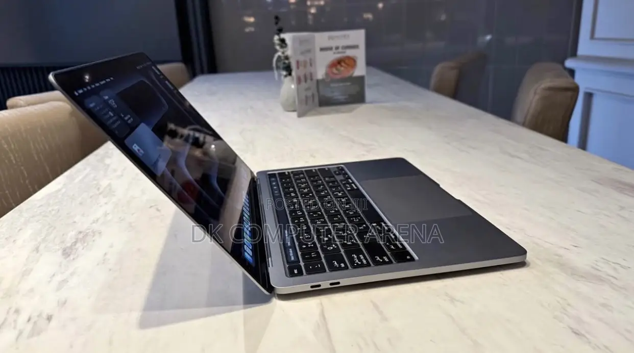 Laptop Apple MacBook Pro 2020 16GB Intel Core i7 SSHD (Hybrid) 1T