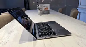 Laptop Apple MacBook Pro 2020 16GB Intel Core i7 SSHD (Hybrid) 1T