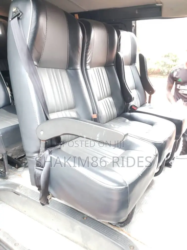 Toyota HiAce 2013 Black