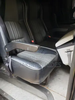 Toyota HiAce 2013 Black