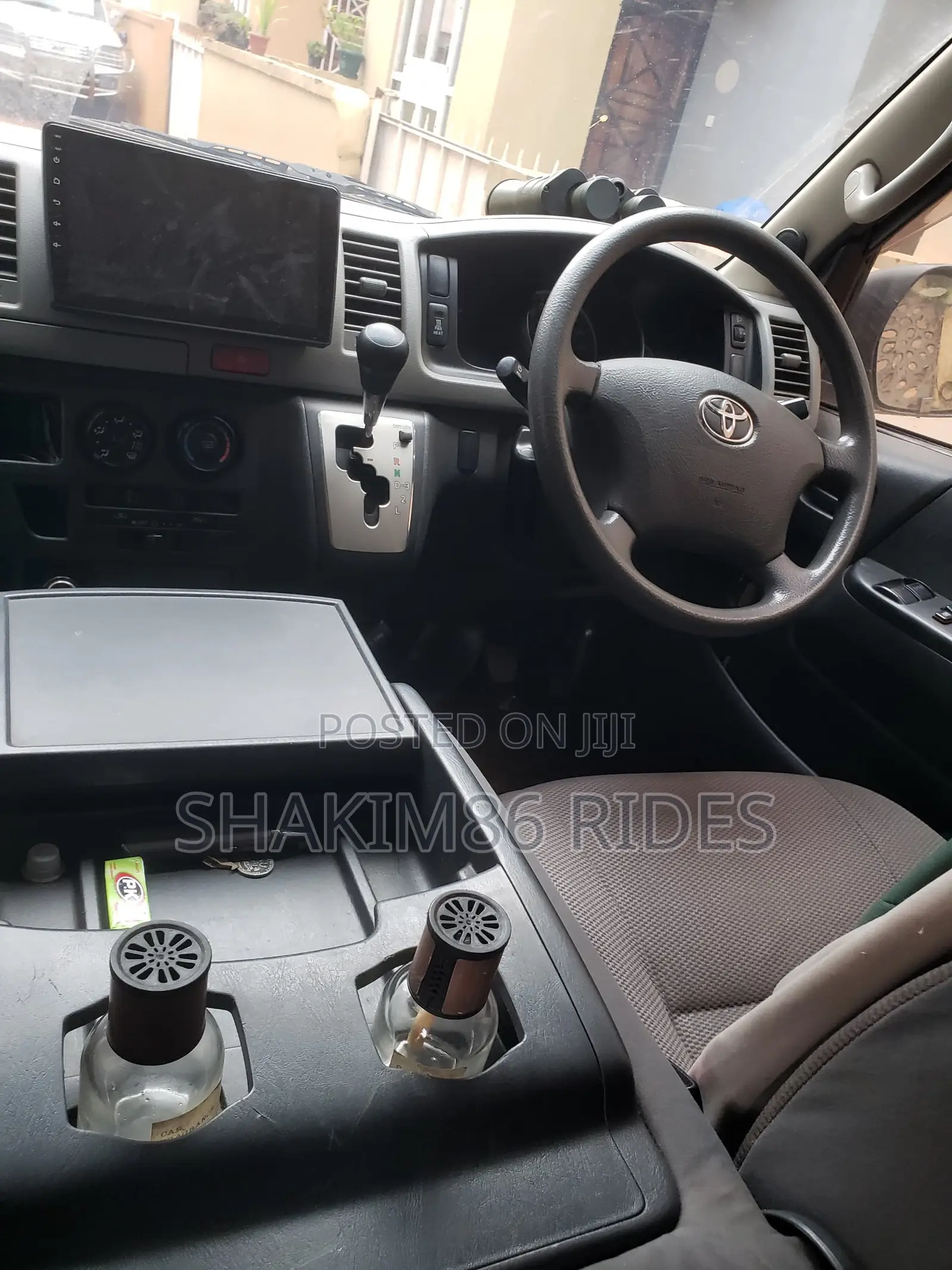 Toyota HiAce 2013 Black