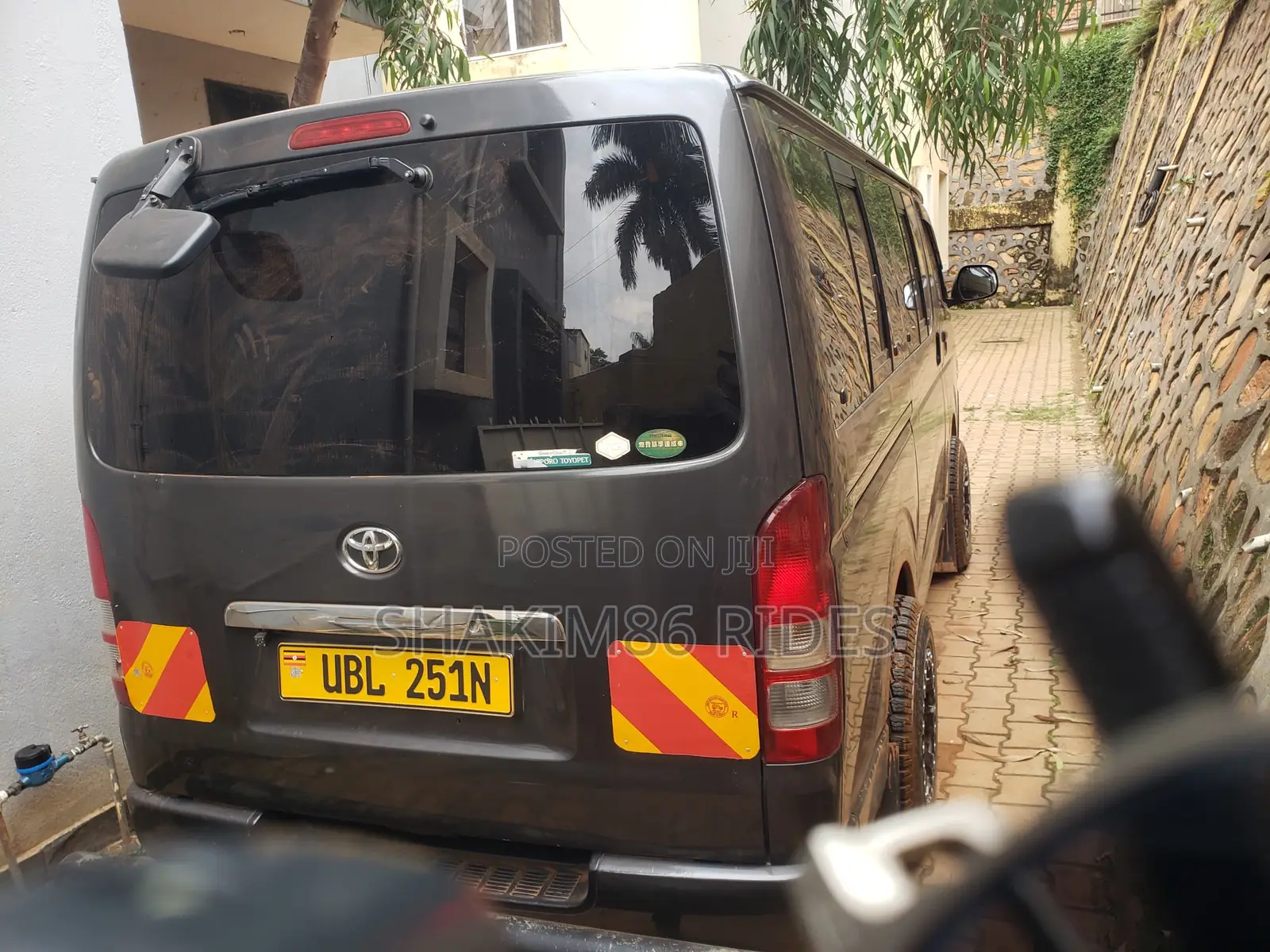 Toyota HiAce 2013 Black