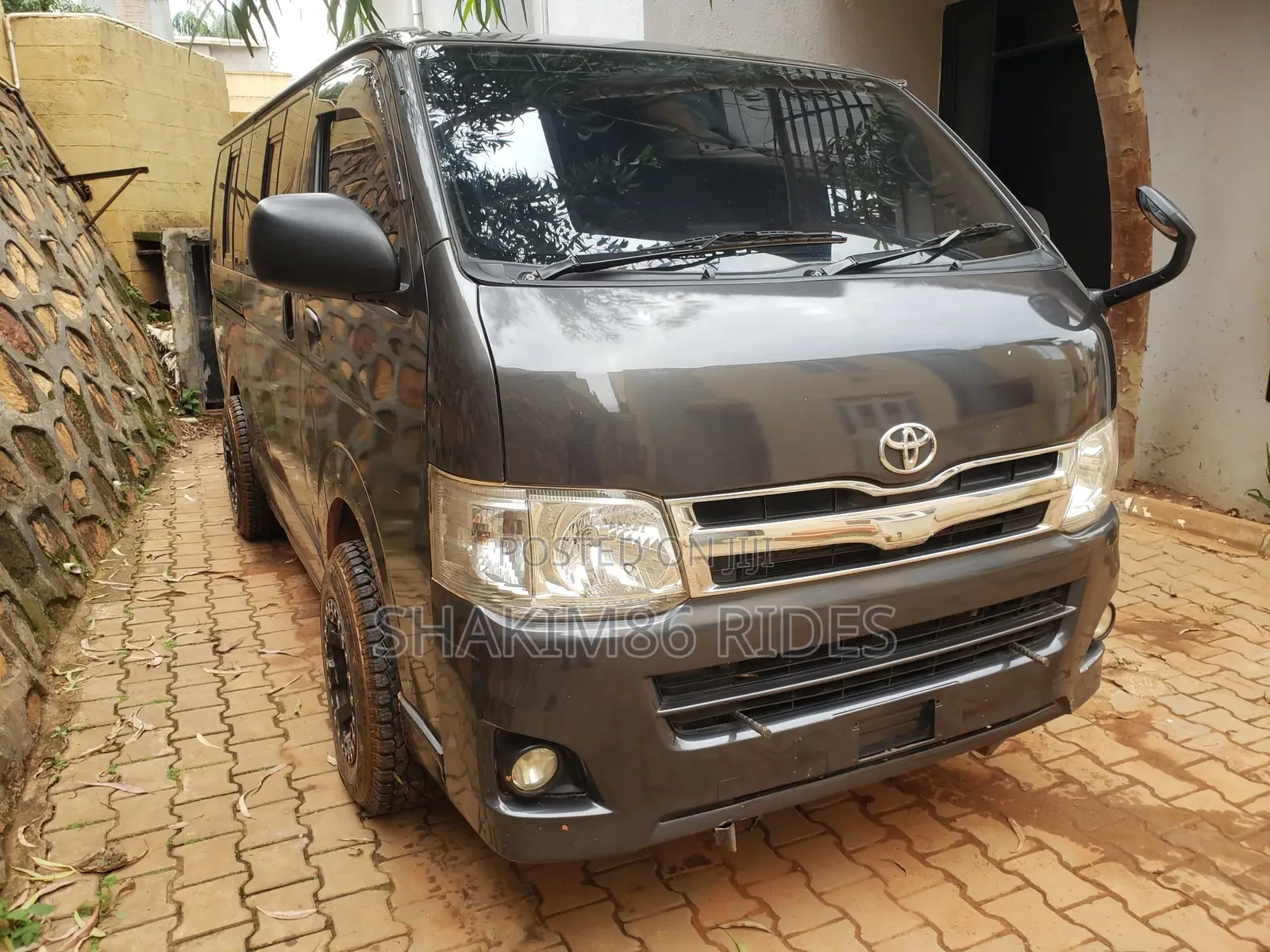 Toyota HiAce 2013 Black