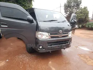 Toyota HiAce 2013 Black