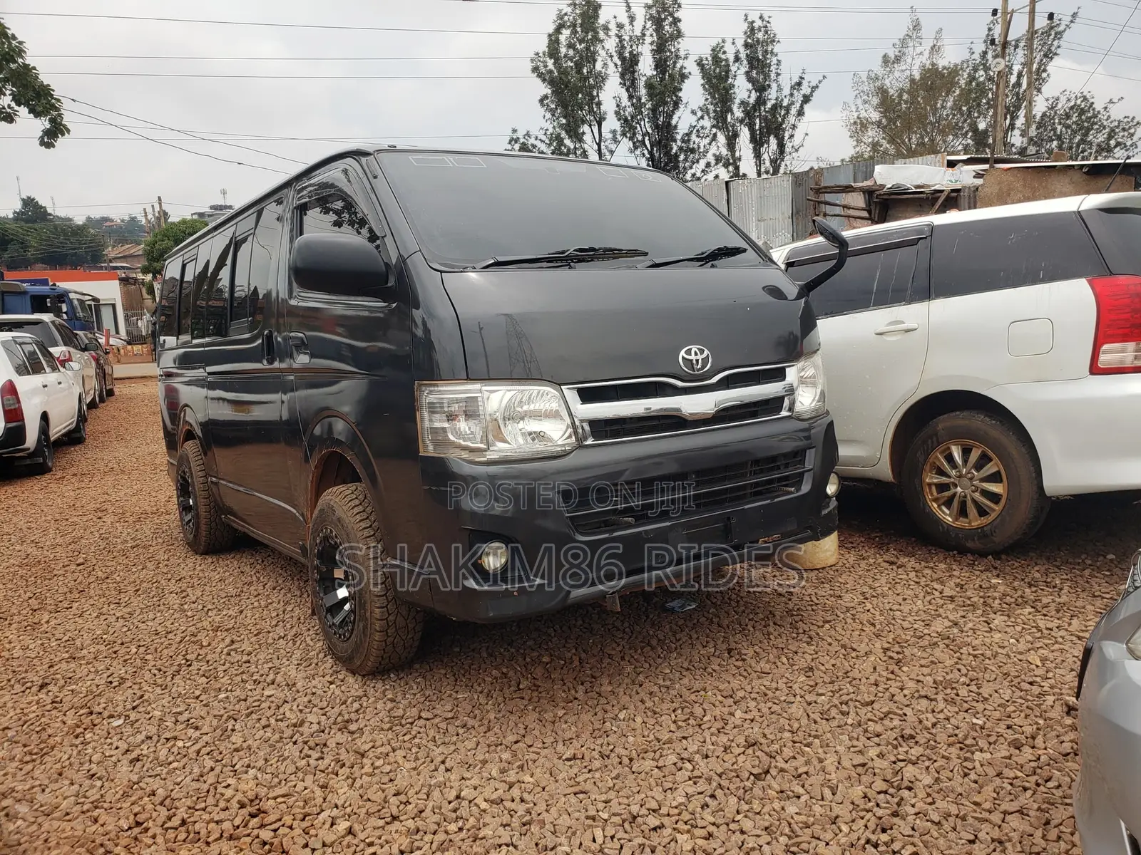 Toyota HiAce 2013 Black
