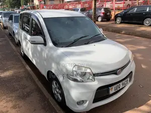 Toyota Sienta 2012 White