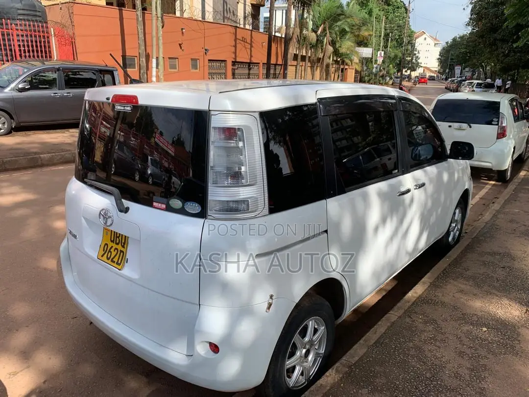 Toyota Sienta 2012 White