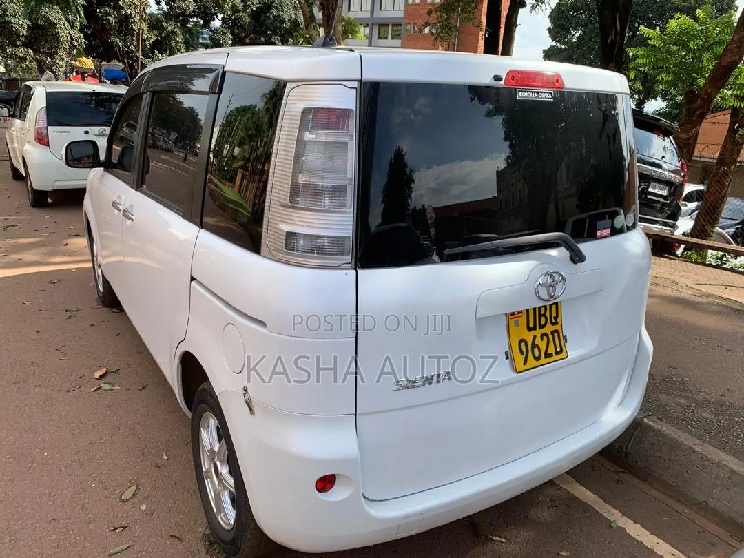 Toyota Sienta 2012 White