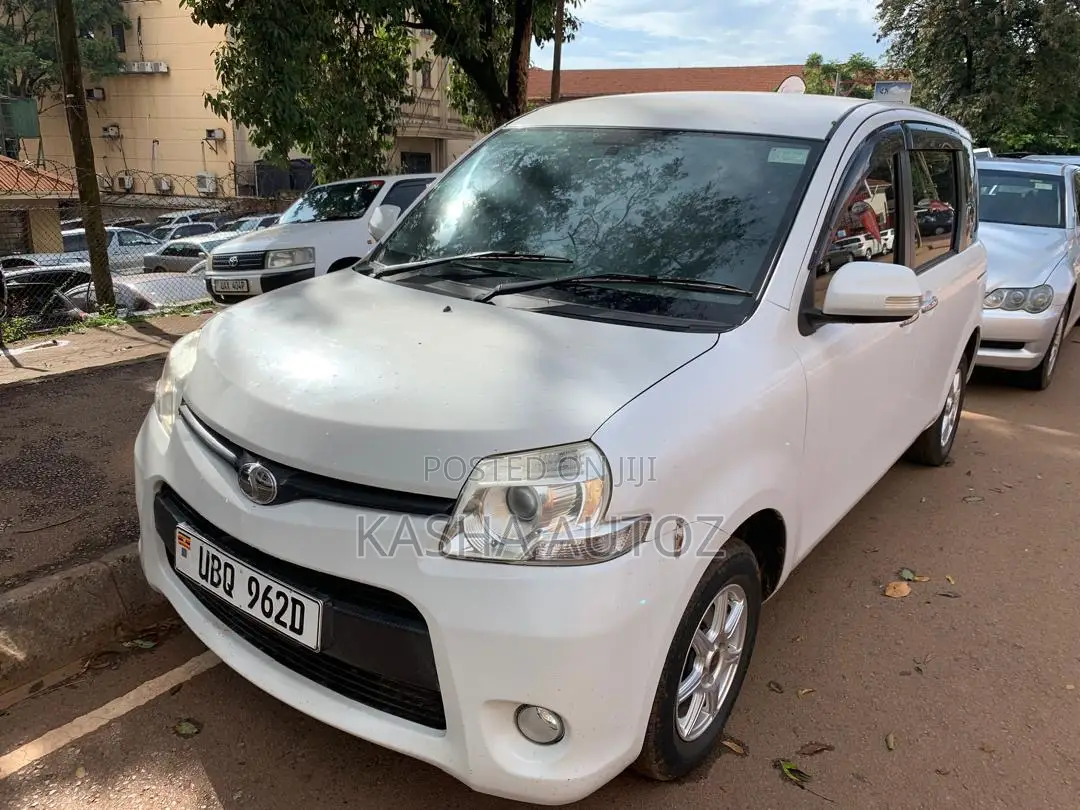 Toyota Sienta 2012 White
