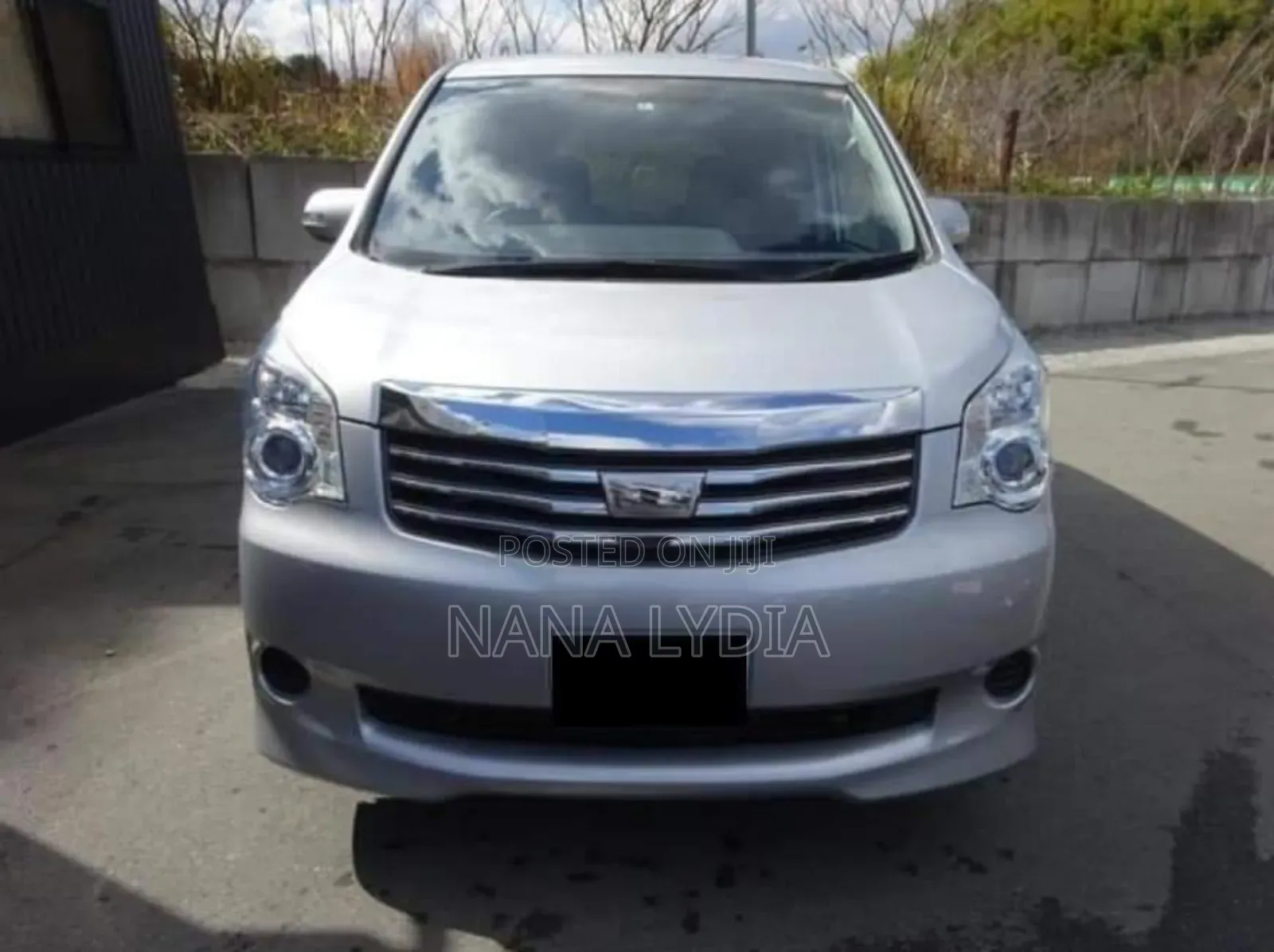 Toyota Noah 2012 Silver