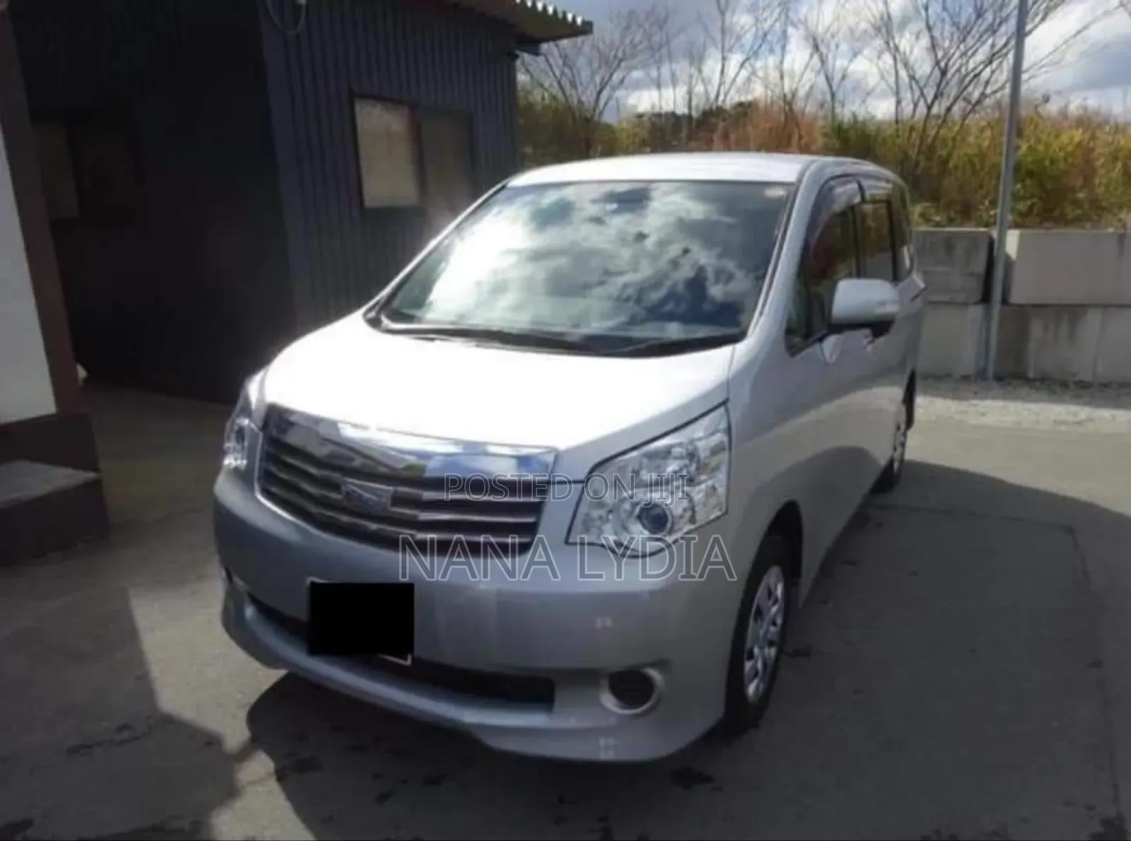 Toyota Noah 2012 Silver