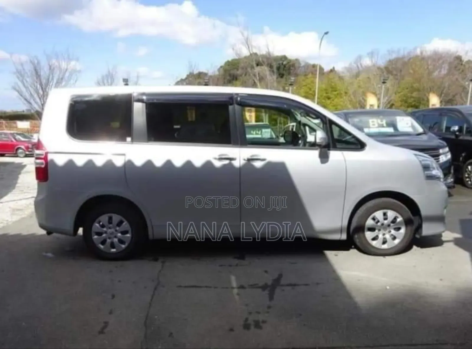 Toyota Noah 2012 Silver