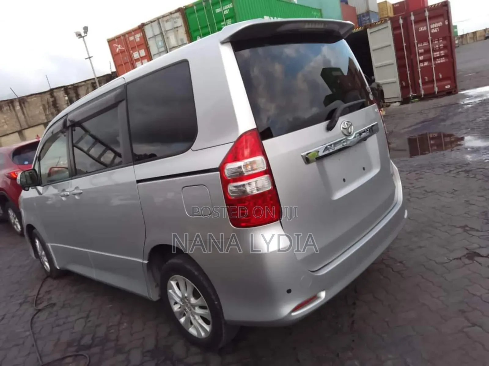 Toyota Noah 2012 Silver