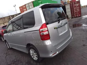 Toyota Noah 2012 Silver