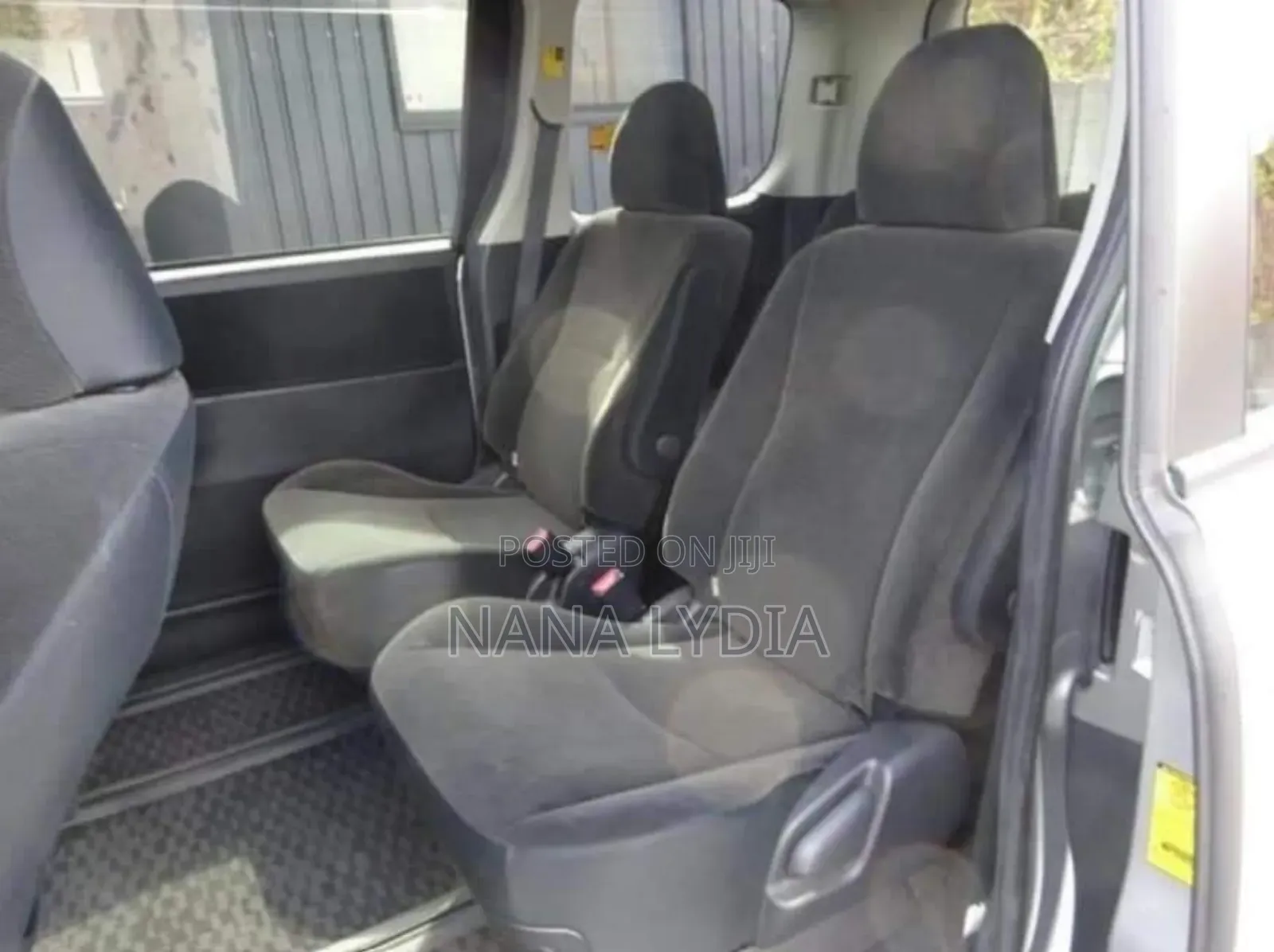 Toyota Noah 2012 Silver