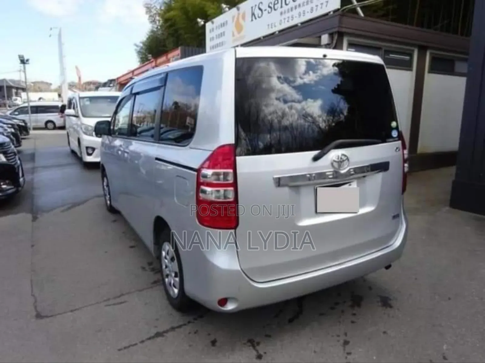 Toyota Noah 2012 Silver